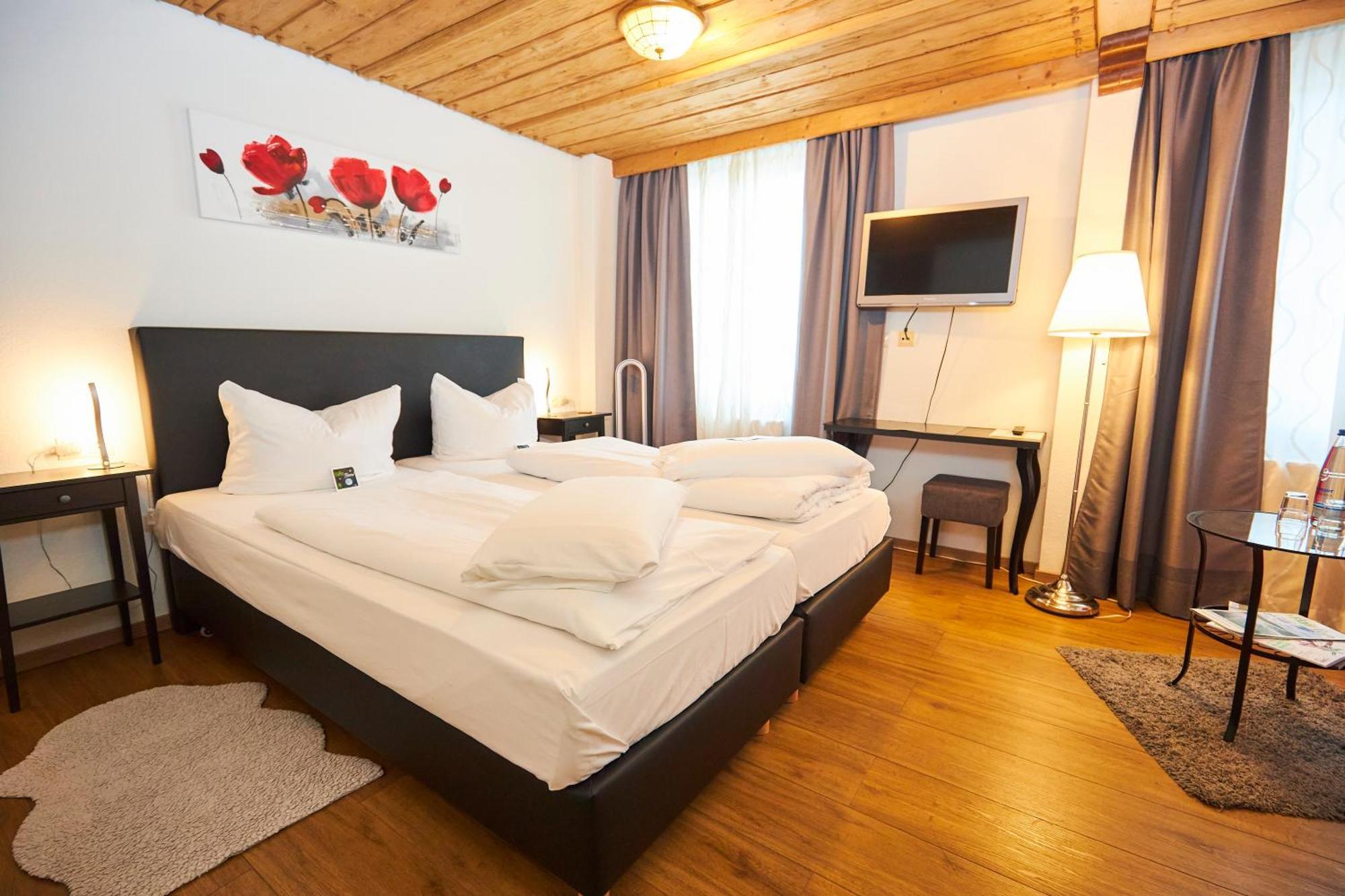 Flair Hotel Vier Jahreszeiten Bad Urach Extérieur photo