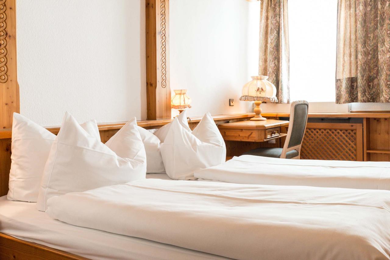 Flair Hotel Vier Jahreszeiten Bad Urach Extérieur photo